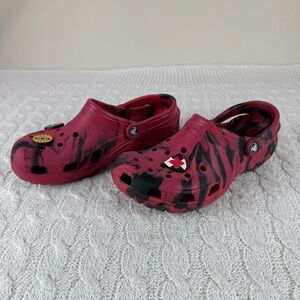 Crocs classic marbled clog unisex sandals size men’s 9 women’s 11 red black camo